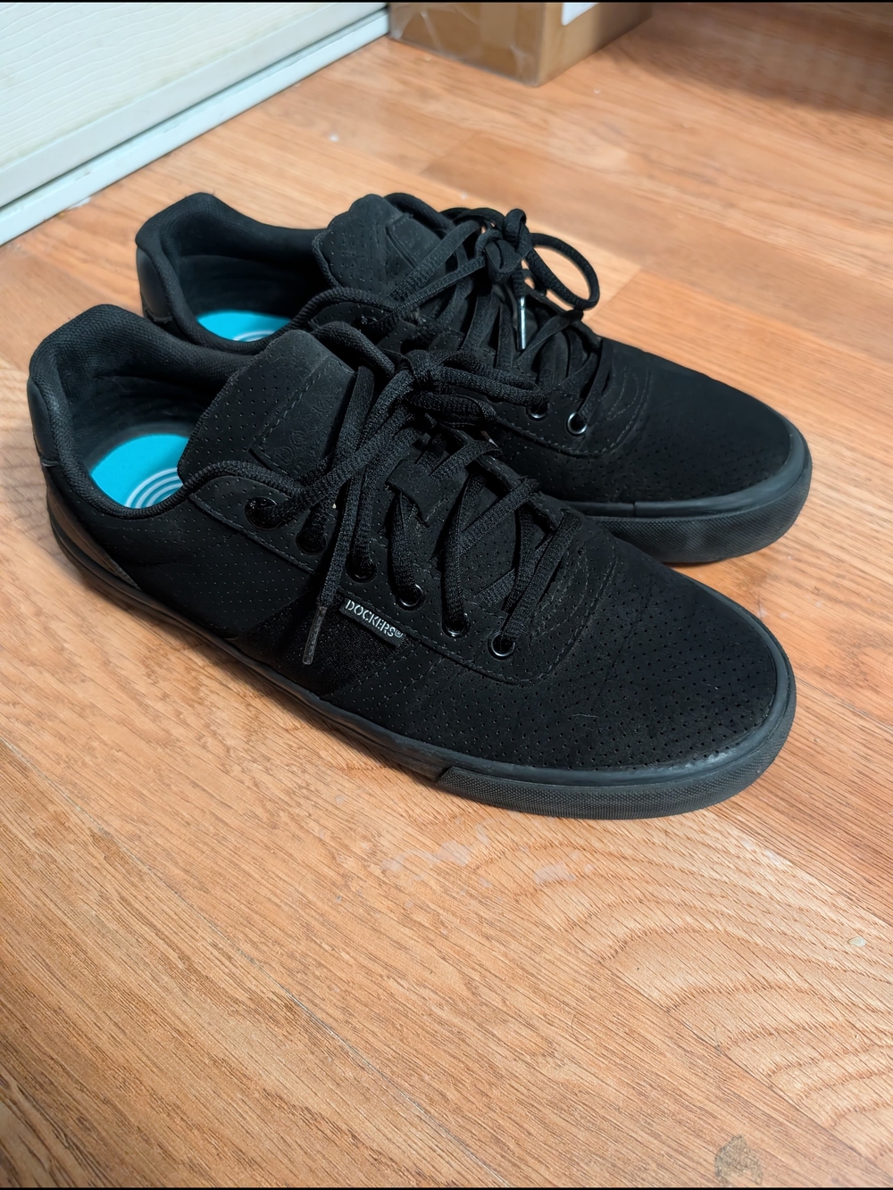 Dockers Men's Black Low-Top Sneakers